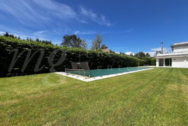 En exclusivité ! SUPERBE MAISON CONTEMPORAINE DE 300 M2 AVEC GRAND JARDIN ET PISCINE