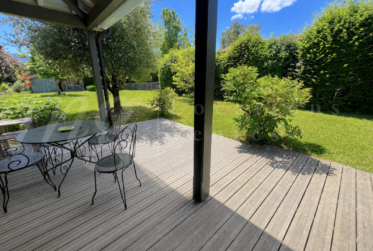 SUPERBE MAISON INDIVIDUELLE DE 250 m2 hab - RAVISSANT JARDIN CLOTUREE - ARBORISE - ET CALME DE 1100 m2