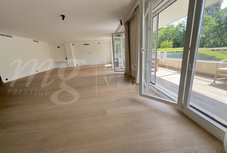 SUPERBE APPARTEMENT DE 7 PIECES DE 250 m2 AVEC LARGE TERRASSE -+ 3 BALCONS ET VUE DEGAGEE