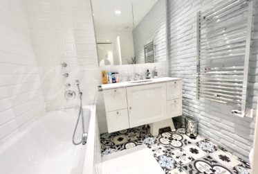 SUPERBE APPARTEMENT DE 7 PIECES DE 250 m2 AVEC LARGE TERRASSE -+ 3 BALCONS ET VUE DEGAGEE