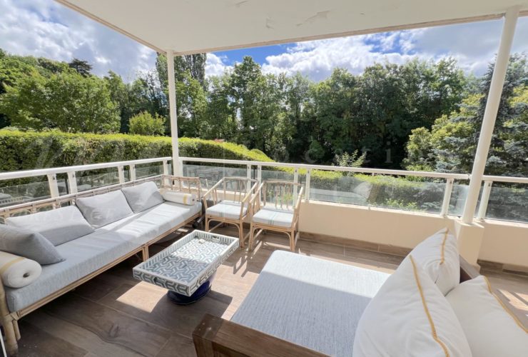 SUPERBE APPARTEMENT DE 7 PIECES DE 250 m2 AVEC LARGE TERRASSE -+ 3 BALCONS ET VUE DEGAGEE