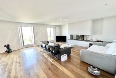 SUPERBE ATTIQUE DE 170 m2 AVEC VUE SUR LE DEGAGEE SUR LE LAC