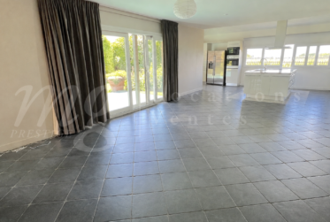 SUPERBE MAISON INDIVIDUELLE DE 250 m2 hab - RAVISSANT JARDIN CLOTUREE - ARBORISE - ET CALME DE 1100 m2