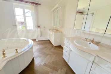 GRANDE MAISON DE MAITRE DE 12 PIECES AVEC BEAUCOUP DE CHARME - JARDIN PRIVATIF & PISCINE - 8 chambres