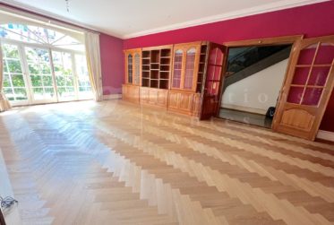 GRANDE MAISON DE MAITRE DE 12 PIECES AVEC BEAUCOUP DE CHARME - JARDIN PRIVATIF & PISCINE - 8 chambres