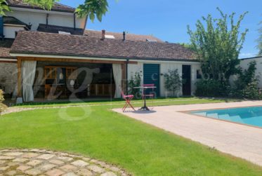 GRANDE MAISON DE MAITRE DE 12 PIECES AVEC BEAUCOUP DE CHARME - JARDIN PRIVATIF & PISCINE - 8 chambres