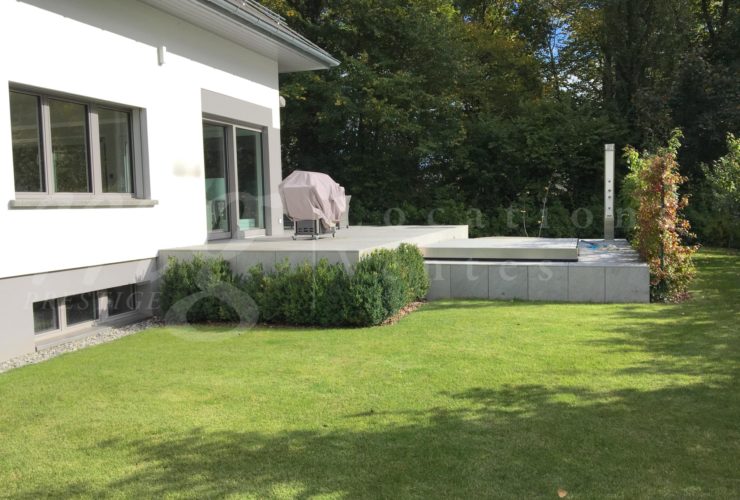 SUPERBE ET GRANDE MAISON DE 10 PIECES - 350 m2 - HPE - JARDIN DE 1100 m2 ET GRAND JACUZZI EXTERIEUR