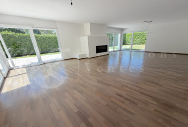 En exclusivité ! MAGNIFIQUE MAISON CONTEMPORAINE DE 8 PIECES AVEC JARDIN ARBORE ET GRANDE PISCINE