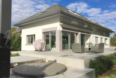 SUPERBE ET GRANDE MAISON DE 10 PIECES - 350 m2 - HPE - JARDIN DE 1100 m2 ET GRAND JACUZZI EXTERIEUR