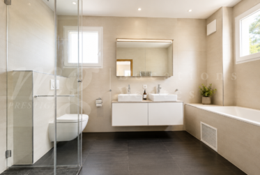 En exclusivité ! MAGNIFIQUE MAISON MODERNE DE 300 M2 AVEC GRAND JARDIN ET PISCINE