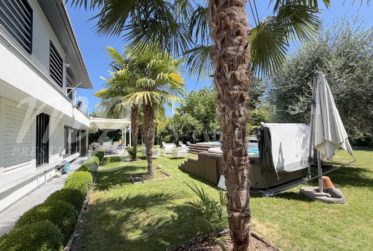 MAGNIFIQUE MAISON CONTEMPORAINE DE 340 m2 - SUPERBE JARDIN PISCINE - JACUZZI - Palmiers-