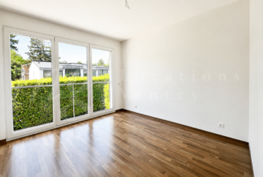 En exclusivité ! MAGNIFIQUE MAISON CONTEMPORAINE DE 8 PIECES AVEC JARDIN ARBORE ET GRANDE PISCINE