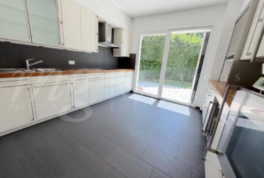 En exclusivité ! MAGNIFIQUE MAISON CONTEMPORAINE DE 8 PIECES AVEC JARDIN ARBORE ET GRANDE PISCINE