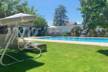 RIVE GAUCHE ! SUPERBE PROPRIETE DE 600 m2 hab AVEC RAVISSANT JARDIN ARBORE ET PRIVATIF & PISCINE