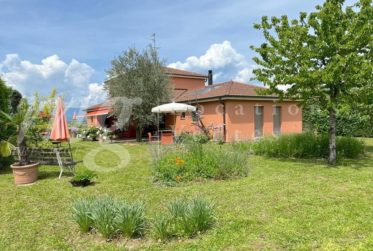 SUPERBE MAISON INDIVIDUELLE DE 250 m2 hab - RAVISSANT JARDIN CLOTUREE - ARBORISE - ET CALME DE 1100 m2