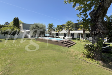 MAGNIFIQUE MAISON CONTEMPORAINE DE 340 m2 - SUPERBE JARDIN PISCINE - JACUZZI - Palmiers-