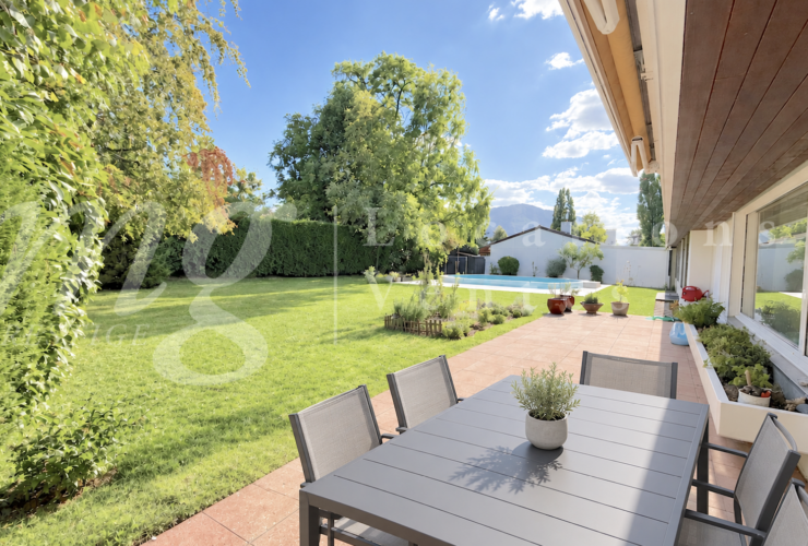 GRANDE MAISON INDIVIDUELLE DE 8 PIECES -- TRES BEAU JARDIN CLOTURE ARBORE AVEC PISCINE NEUVE