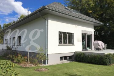 SUPERBE ET GRANDE MAISON DE 10 PIECES - 350 m2 - HPE - JARDIN DE 1100 m2 ET GRAND JACUZZI EXTERIEUR