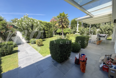 MAGNIFIQUE MAISON CONTEMPORAINE DE 340 m2 - SUPERBE JARDIN PISCINE - JACUZZI - Palmiers-