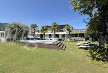 MAGNIFIQUE MAISON CONTEMPORAINE DE 340 m2 - SUPERBE JARDIN PISCINE - JACUZZI - Palmiers-