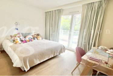 MAGNIFIQUE APPARTEMENT DE 7 PIECES DE 251 m2 PPE AVEC LARGE TERRASSE ET VUE DEGAGEE VERDURE