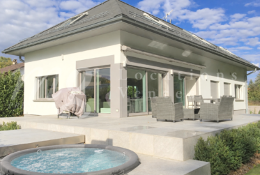 SUPERBE ET GRANDE MAISON DE 10 PIECES - 350 m2 - HPE - JARDIN DE 1100 m2 ET GRAND JACUZZI EXTERIEUR