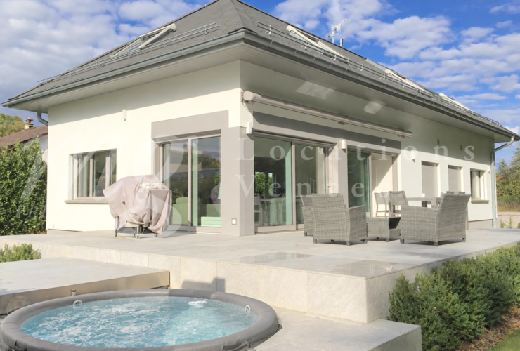 SUPERBE ET GRANDE MAISON DE 10 PIECES - 350 m2 - HPE - JARDIN DE 1100 m2 ET GRAND JACUZZI EXTERIEUR