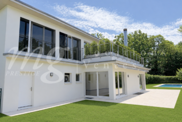 En exclusivité ! MAGNIFIQUE MAISON CONTEMPORAINE DE 8 PIECES AVEC JARDIN ARBORE ET GRANDE PISCINE