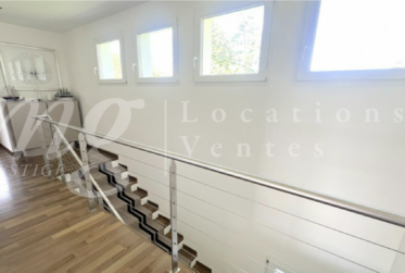 En exclusivité ! SUPERBE MAISON CONTEMPORAINEDE 300 M2 AVEC PISCINE ET GRAND JARDIN CLOTURE - CALME