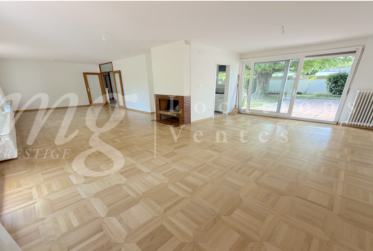 GRANDE MAISON INDIVIDUELLE DE 8 PIECES -- GRAND JARDIN CLOTURE ARBORE AVEC PISCINE