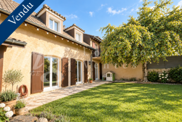 TRES GRANDE MAISON FAMILIALE DE 300 m2 utiles AVEC JARDIN - 5 chambres - Piscine