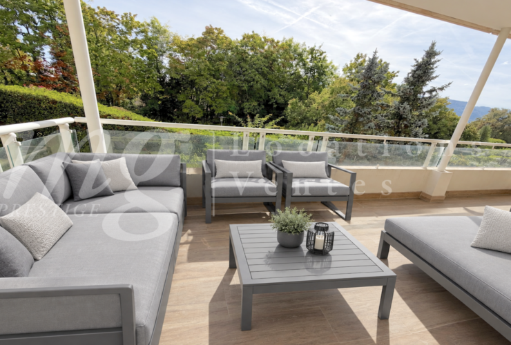 MAGNIFIQUE APPARTEMENT DE 7 PIECES DE 251 m2 PPE AVEC LARGE TERRASSE ET VUE DEGAGEE VERDURE
