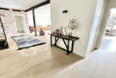 MAGNIFIQUE APPARTEMENT DE 7 PIECES DE 251 m2 PPE AVEC LARGE TERRASSE ET VUE DEGAGEE VERDURE