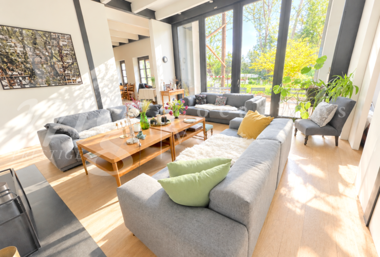 MAGNIFIQUE MAISON DE CARACTERE DE 400 m2 - RENOVEE A CHAMPEL