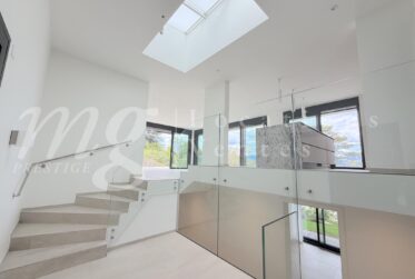SUPERBE MAISON CONTEMPORAINE NEUVE DE 280 m2 - AVEC VUE LAC !! LARGE TERRASSE - + PROCHE LAC & PLAGE